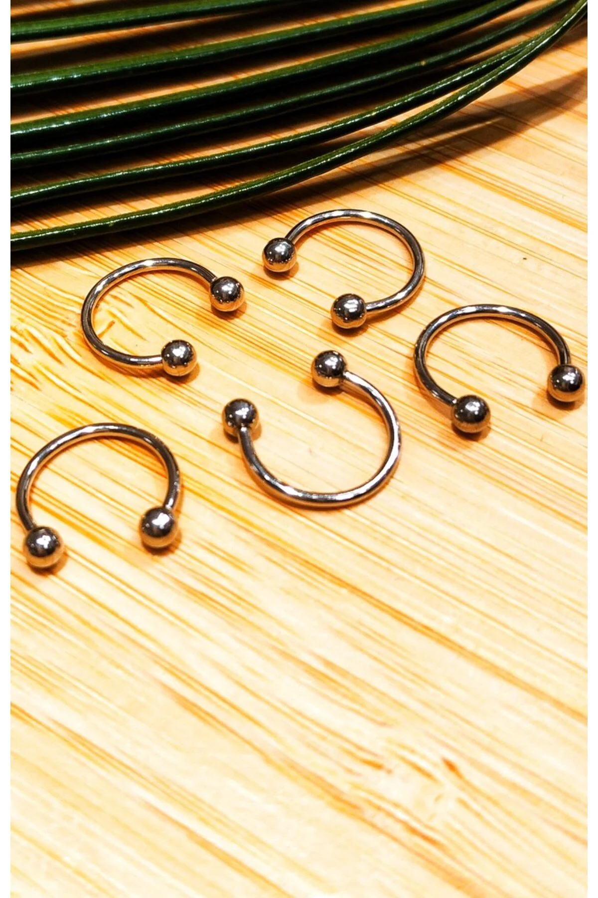 Gümüş Renk Beş Adet 13mm Yarım Ay Pirsing