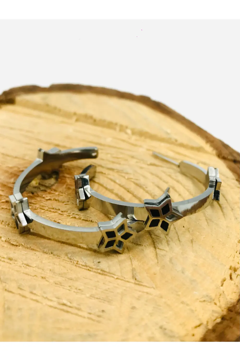 Gümüş Renk Figürlü Çelik  Küpe