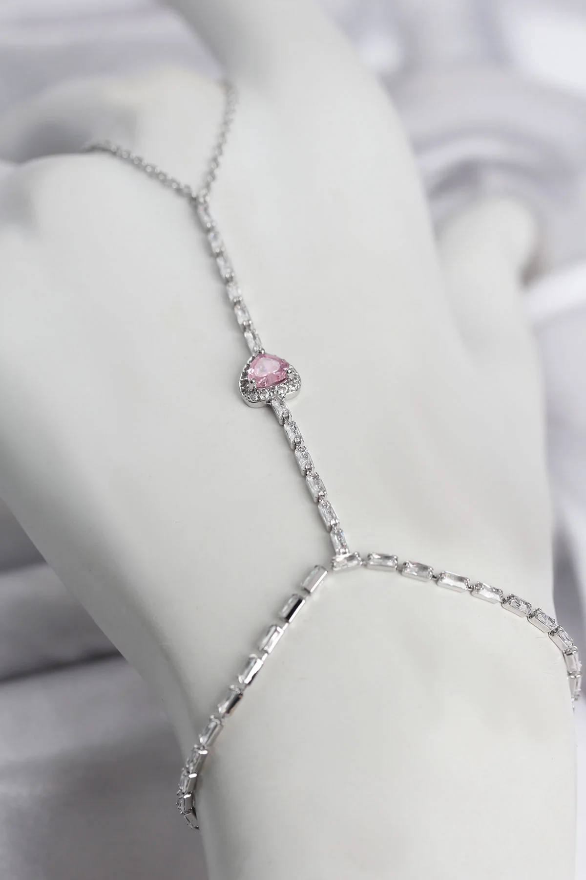 Gümüş Renk Pirinç Zirkon Taşlı Pembe Kalp Model Şahmeran
