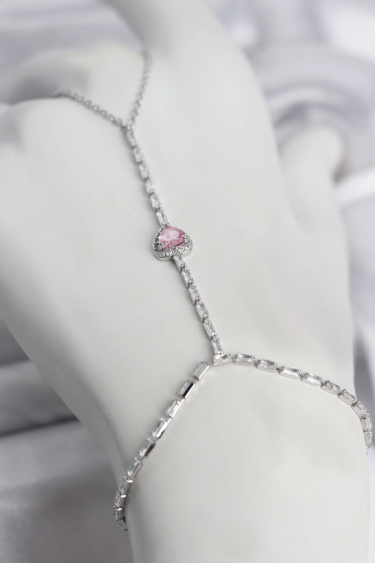 Gümüş Renk Pirinç Zirkon Taşlı Pembe Kalp Model Şahmeran TJ-SN772