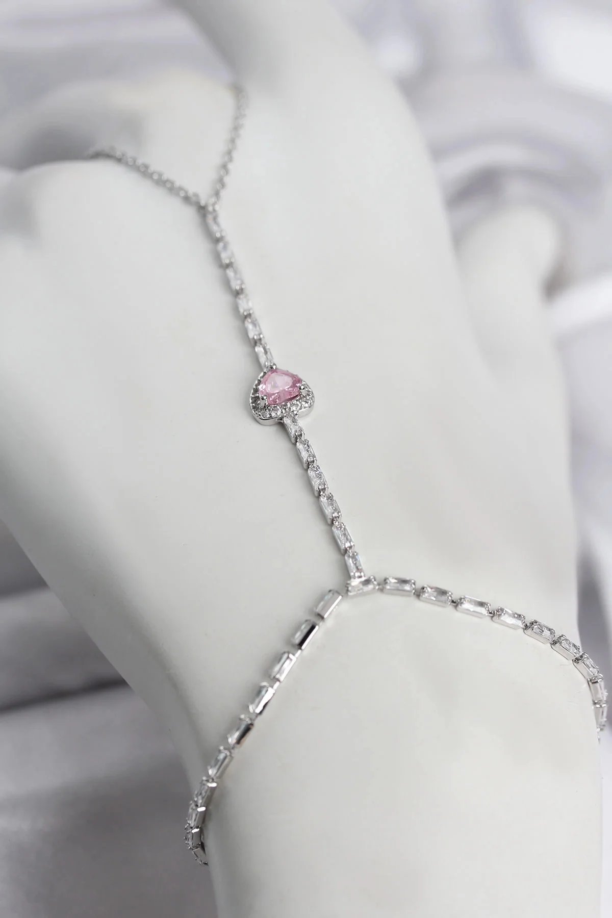 Gümüş Renk Pirinç Zirkon Taşlı Pembe Kalp Model Şahmeran