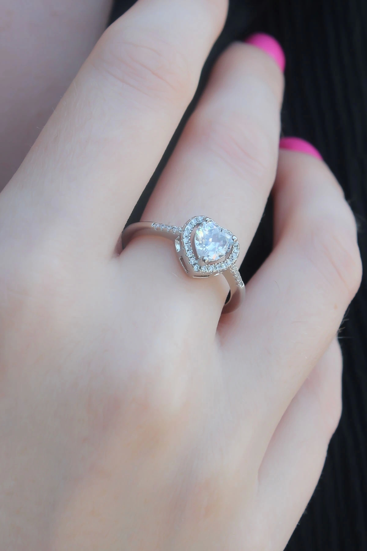 Butik Gümüş Renk Zirkon Taşlı Kalp Model Charm Pirinç Kadın Yüzük