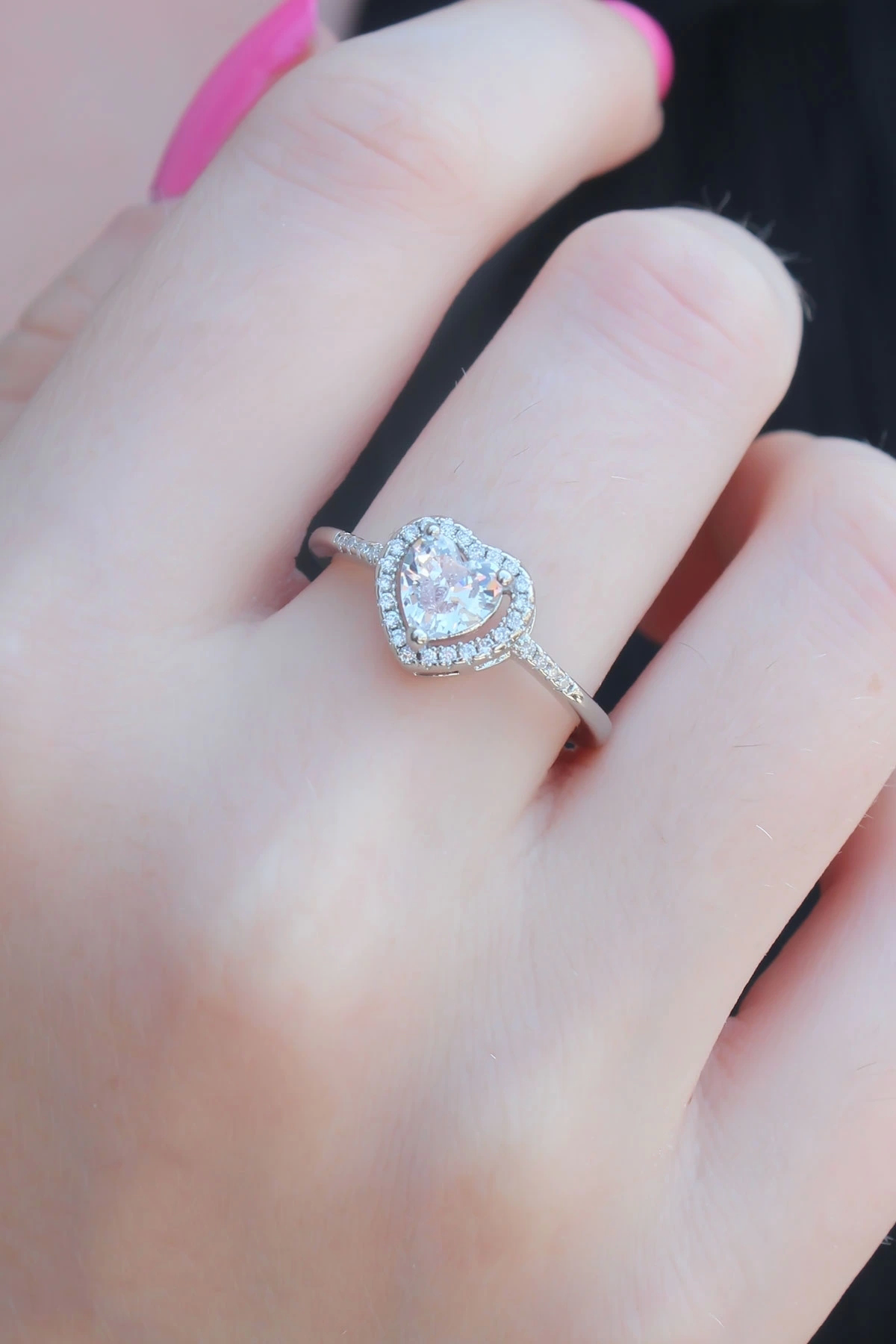 Butik Gümüş Renk Zirkon Taşlı Kalp Model Charm Pirinç Kadın Yüzük