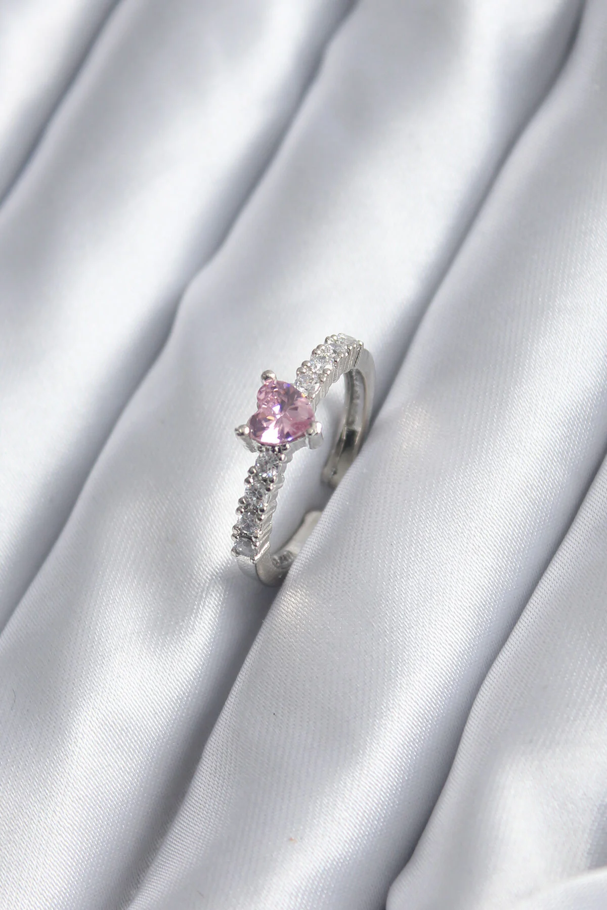 Gümüş Renk Zirkon Taşlı Pembe Kristal Kalp Model Kadın Yüzük Gümüş Renk Zirkon Taşlı Pembe Kristal Kalp Model Kadın Yüzük