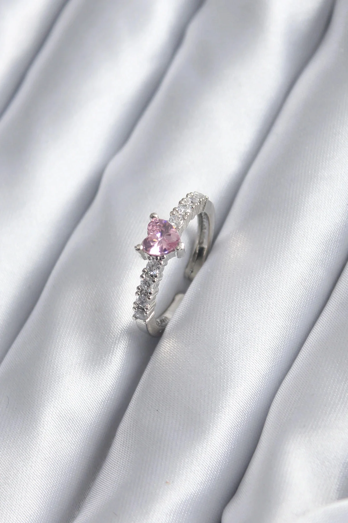Gümüş Renk Zirkon Taşlı Pembe Kristal Kalp Model Kadın Yüzük Gümüş Renk Zirkon Taşlı Pembe Kristal Kalp Model Kadın Yüzük
