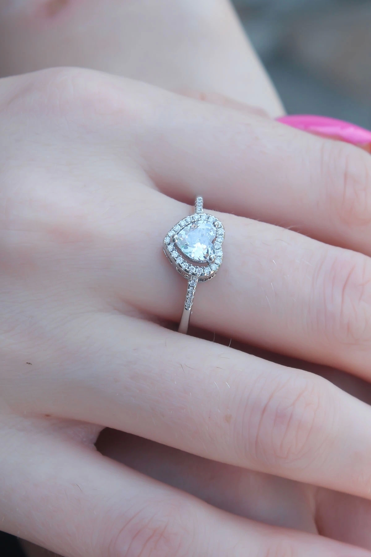 Butik Gümüş Renk Zirkon Taşlı Kalp Model Charm Pirinç Kadın Yüzük