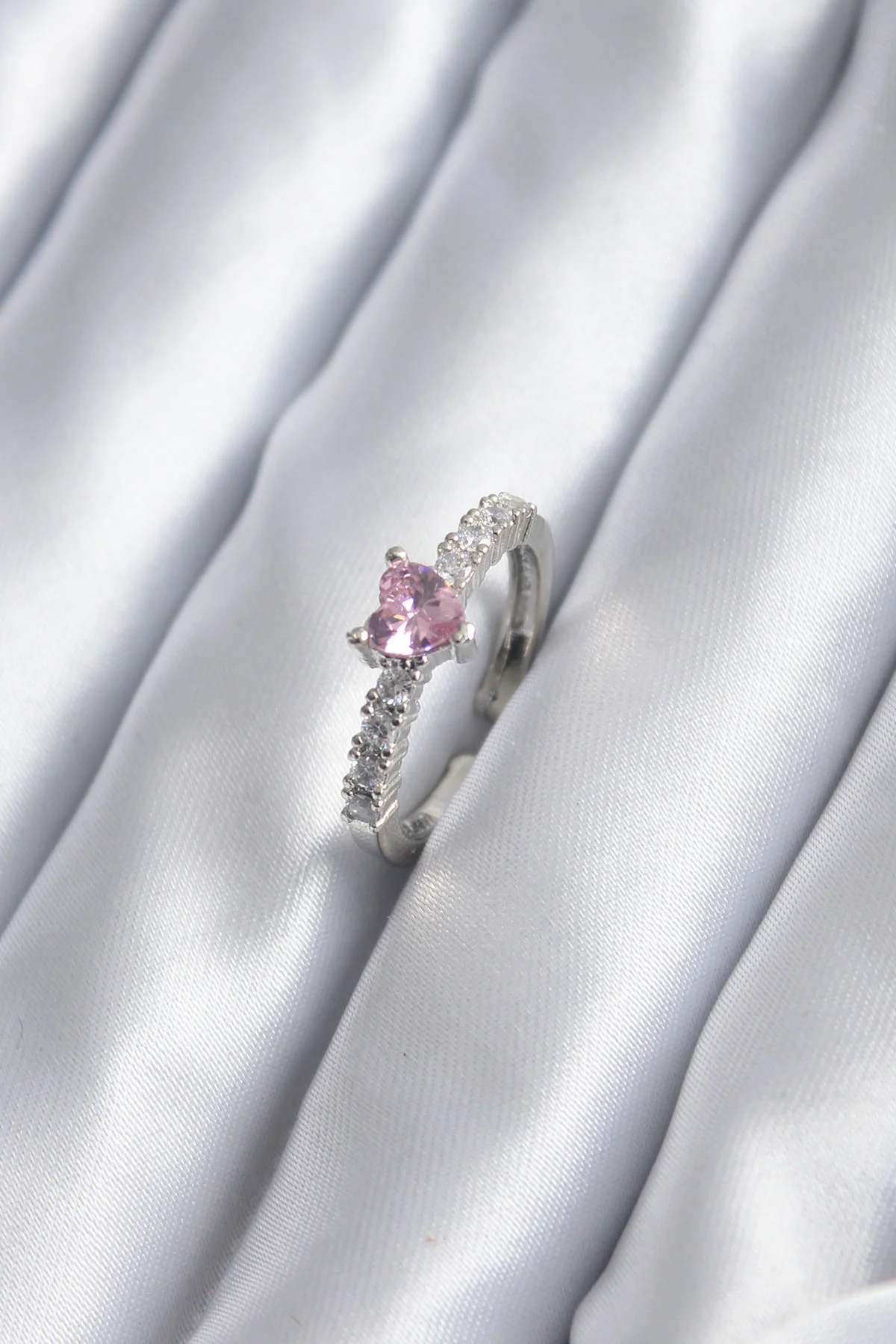 Gümüş Renk Zirkon Taşlı Pembe Kristal Kalp Model Kadın Yüzük 5886 - Şık ve Kaliteli
