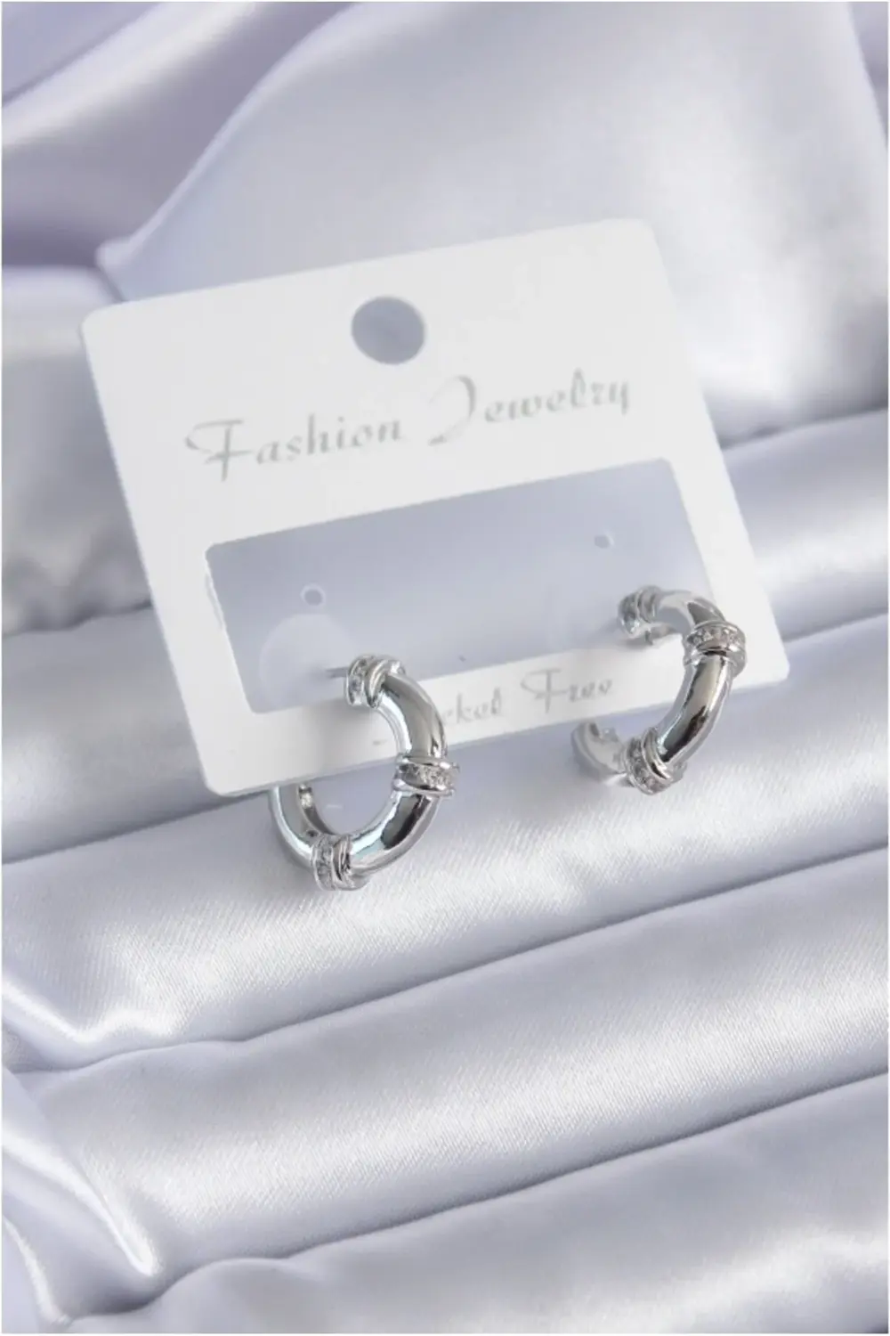 Gümüş Renk Zirkon Taşlı Halka Model Pirinç Kadın Küpe