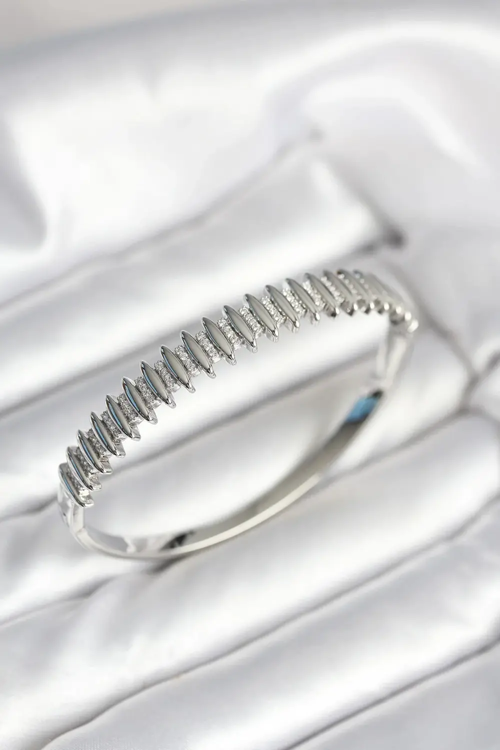 Gümüş Renk Zirkon Taşlı Pirinç Kadın Kelepçe