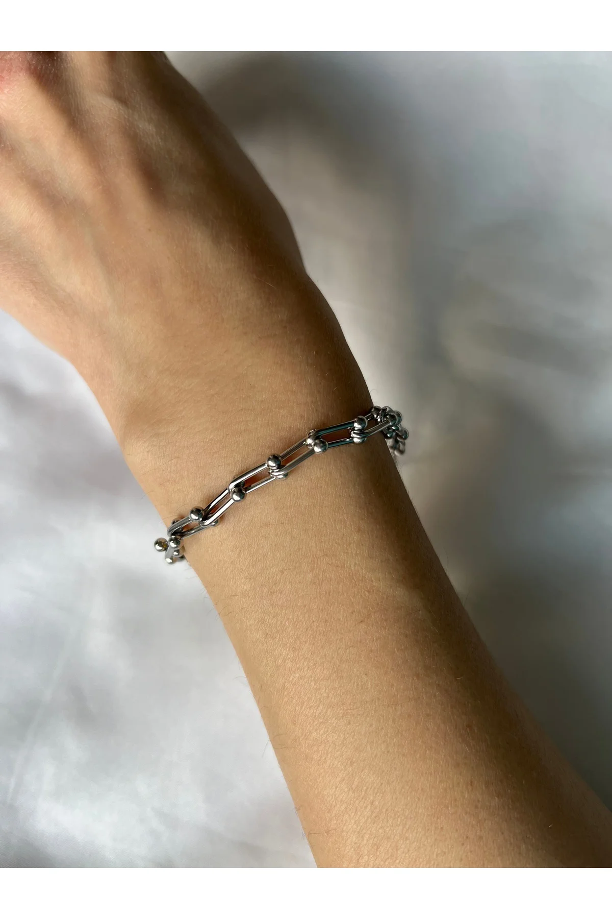 Gümüş Renkli Geçmeli Çelik Bileklik