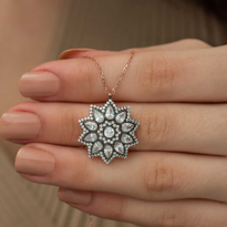 Gümüş Rose Çiçek Desenli Elmas Montür Kolye Gümüş Rose Çiçek Desenli Elmas Montür Kolye