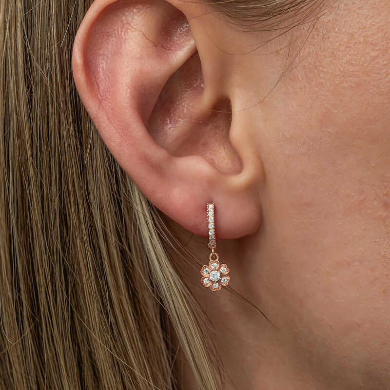 Gümüş Sallantılı Rose Minimal Çiçek Kadın Küpe SL8108 Gümüş Sallantılı Rose Minimal Çiçek Kadın Küpe SL8108