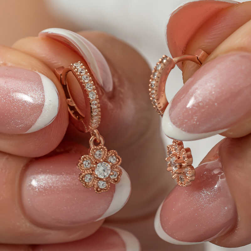 Gümüş Sallantılı Rose Minimal Çiçek Kadın Küpe SL8108 Gümüş Sallantılı Rose Minimal Çiçek Kadın Küpe SL8108