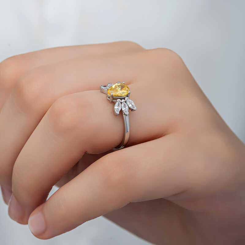 Stillove Gümüş Sari Damla Zirkon Taşli Kadin Yüzük Sl6259