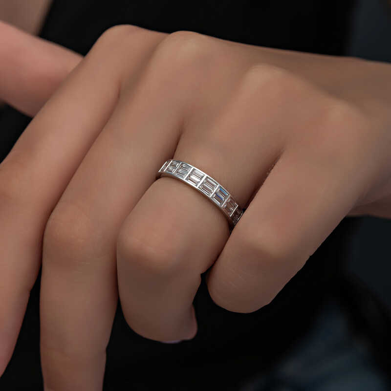 Stillove Gümüş Sıralı Baget Taşlı Kadın Yüzük  Sl6255