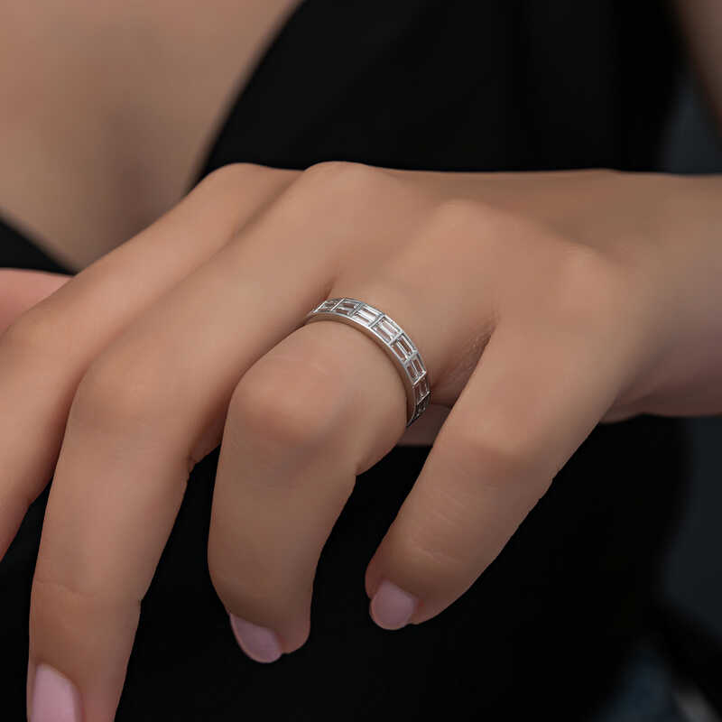 Stillove Gümüş Sıralı Baget Taşlı Kadın Yüzük  Sl6255