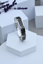 GÜMÜŞ SİYAH DETAY KELEPÇE ÇELİK BİLEKLİK-KEZTÇBİ56