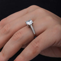 Gümüş Tek Taş Kadın Yüzük SL6875 Gümüş Tek Taş Kadın Yüzük SL6875