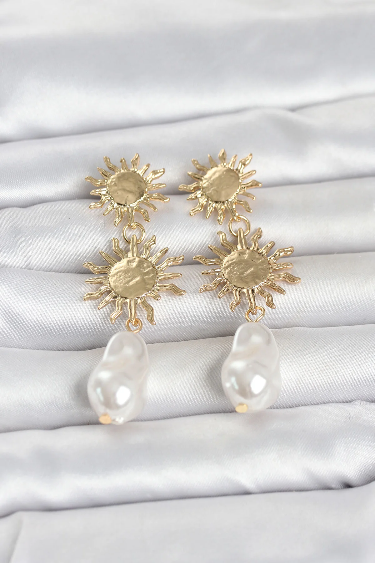 Güneş Modeli Gold Renk Pirinç Küpe - 5886 | Kadın Takı