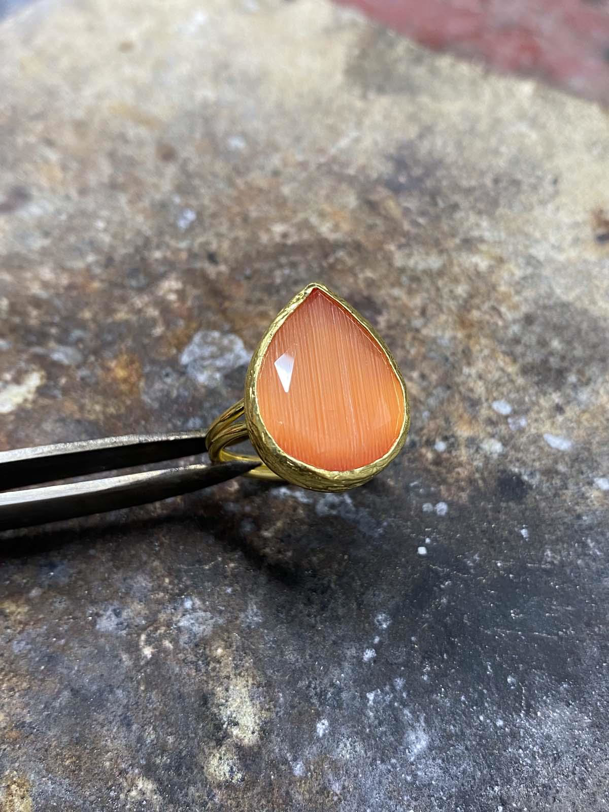 Güneş Taşı Serisi Damla Kedi Gözü Taşlı El İşi Kadın Yüzük Ayarla