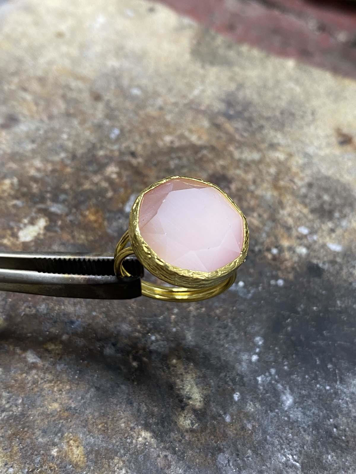 Güneş Taşı Serisi Yuarlak Kedi Gözü Taşlı El İşi Kadın Yüzük Ayar