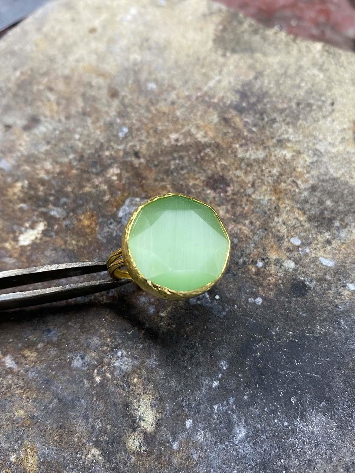 Güneş Taşı Serisi Yuarlak Kedi Gözü Taşlı El İşi Kadın Yüzük Ayar