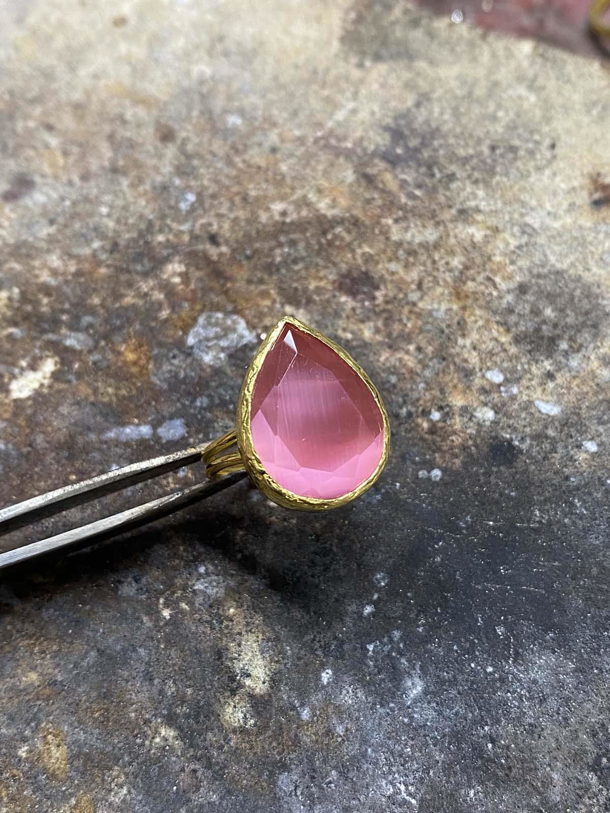 Güneş Taşı Serisi Damla Kedi Gözü Taşlı El İşi Kadın Yüzük Ayarla