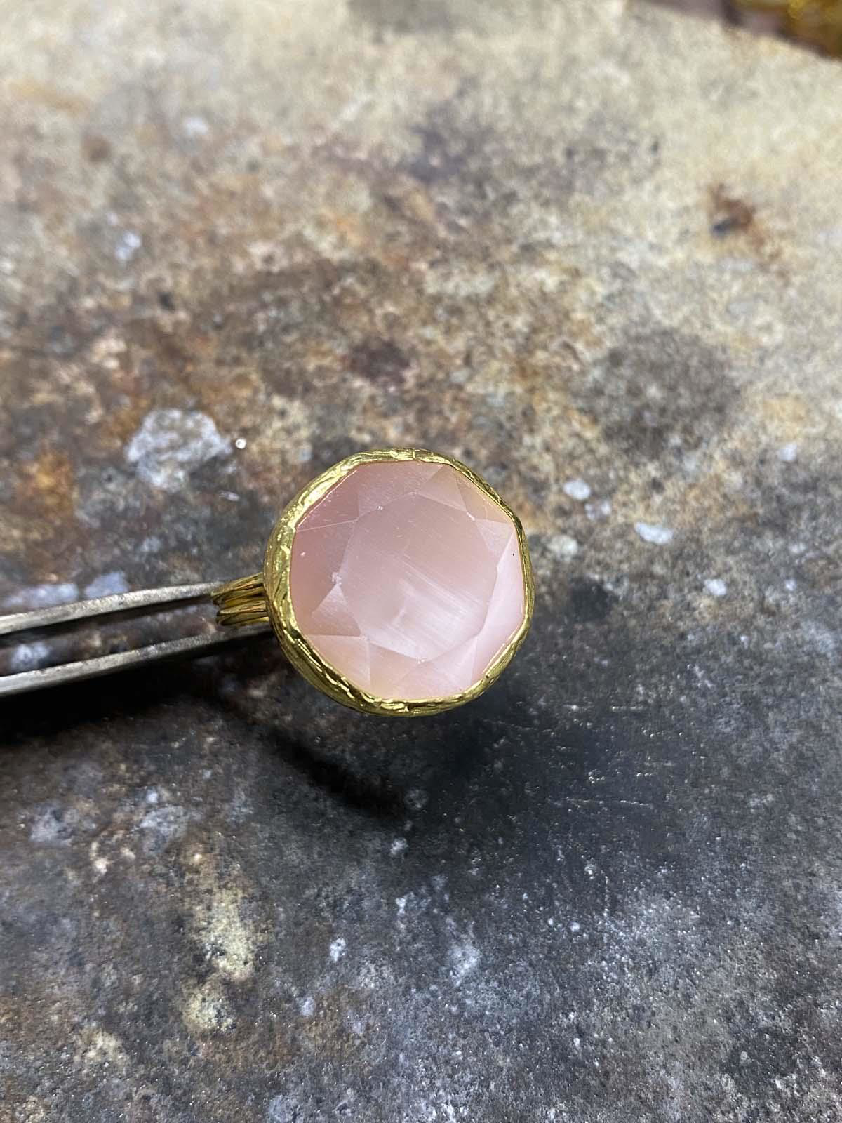 Güneş Taşı Serisi Yuarlak Kedi Gözü Taşlı El İşi Kadın Yüzük Ayar