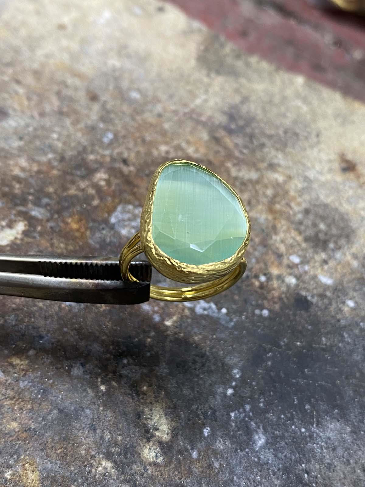 Güneş Taşı Serisi Fasülye Kesim Kedi Gözü Taşlı El İşi Kadın Altı