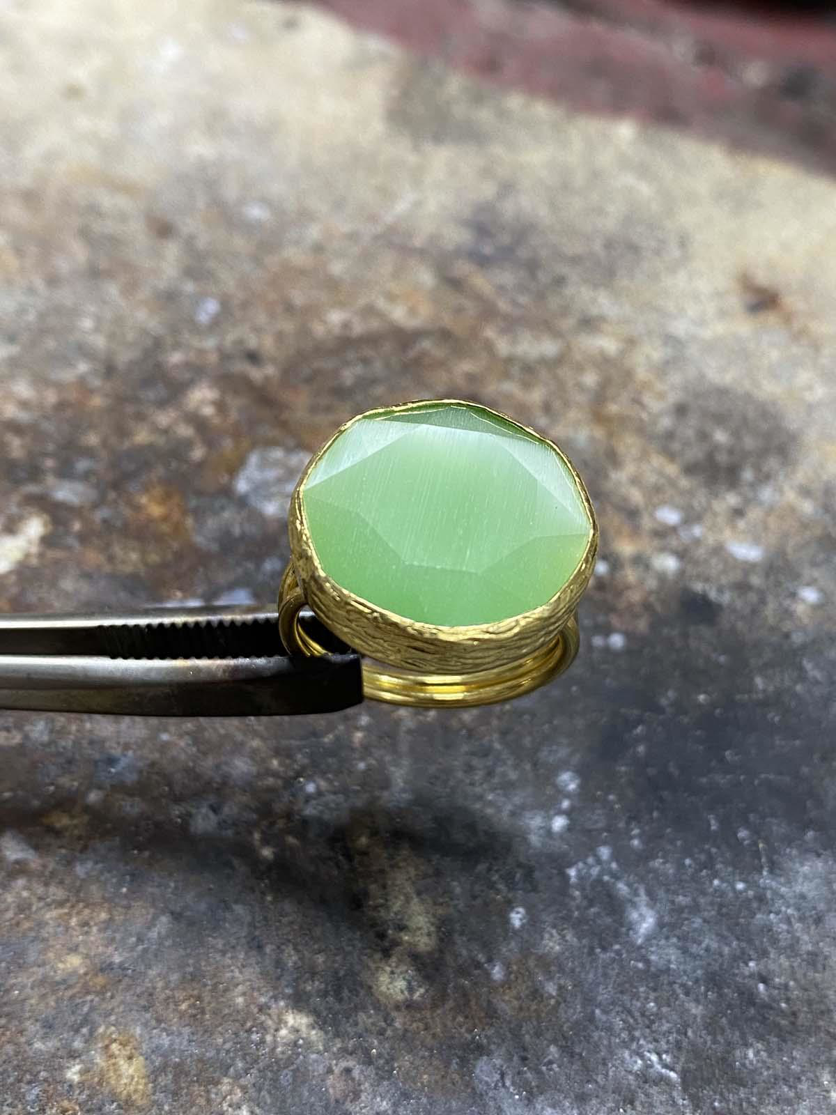 Güneş Taşı Serisi Yuarlak Kedi Gözü Taşlı El İşi Kadın Yüzük Ayar