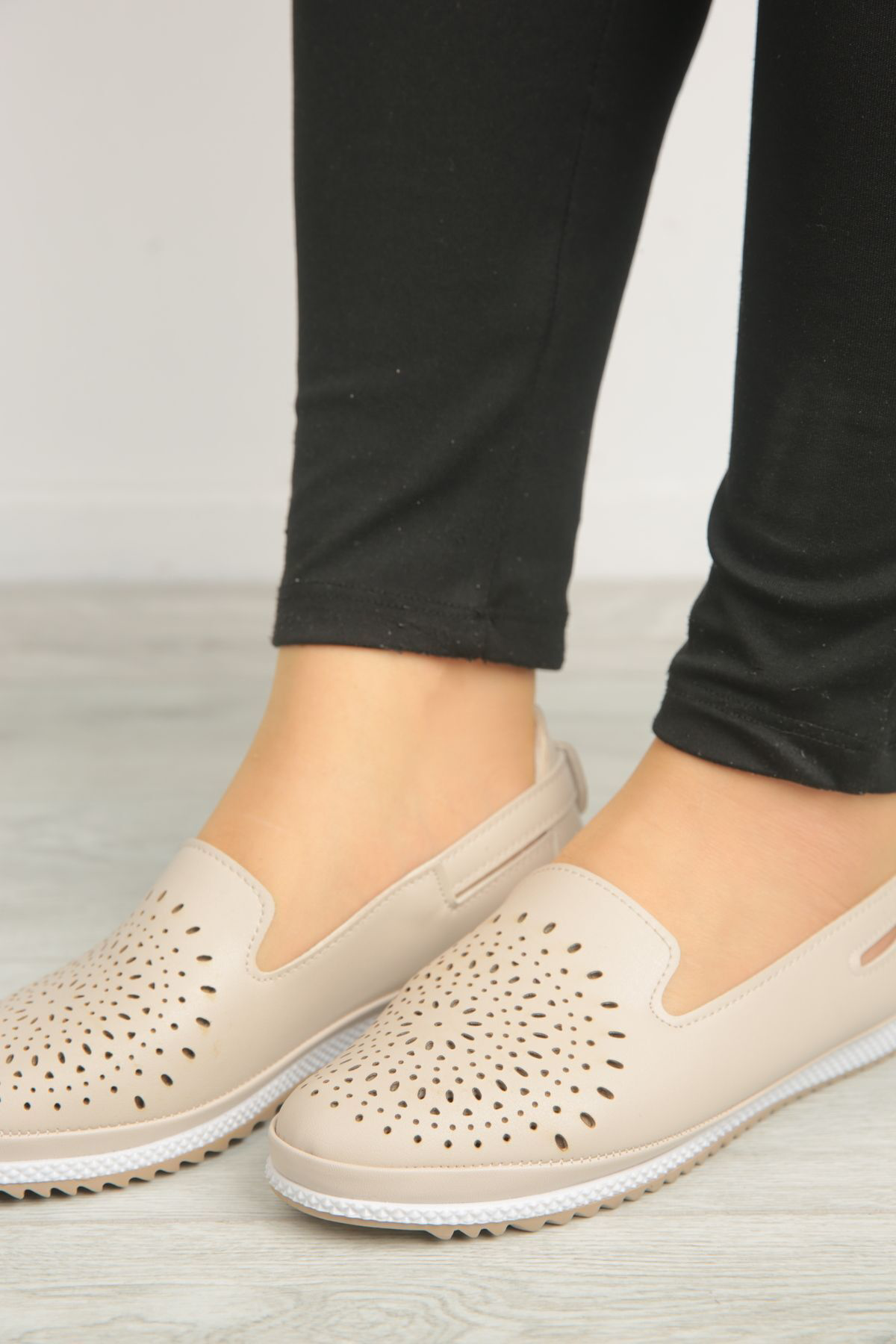 Nayad Bal Günlük Ortopedik Tabanlı Lazer Baskılı Delikli Cilt Kadın Babet A