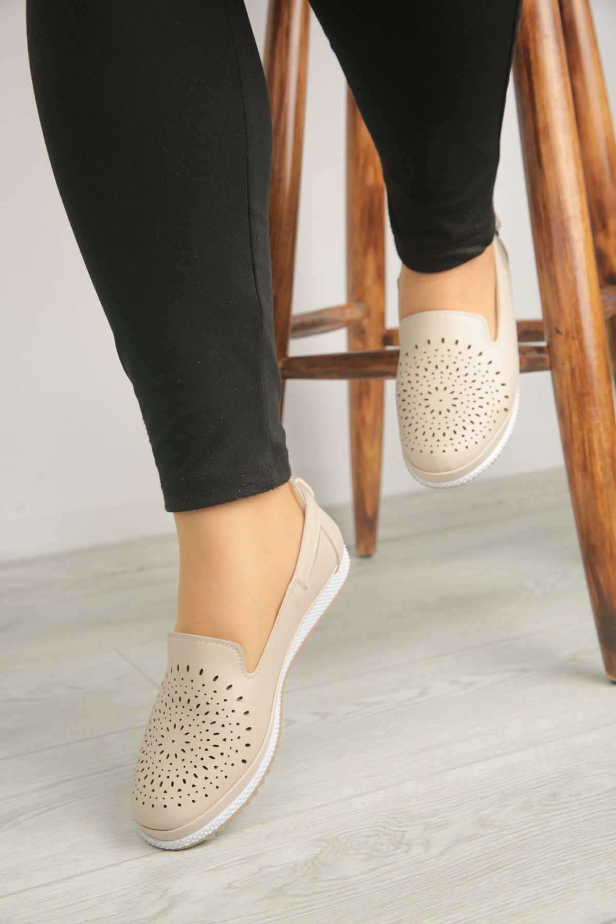 Nayad Bal Günlük Ortopedik Tabanlı Lazer Baskılı Delikli Cilt Kadın Babet A