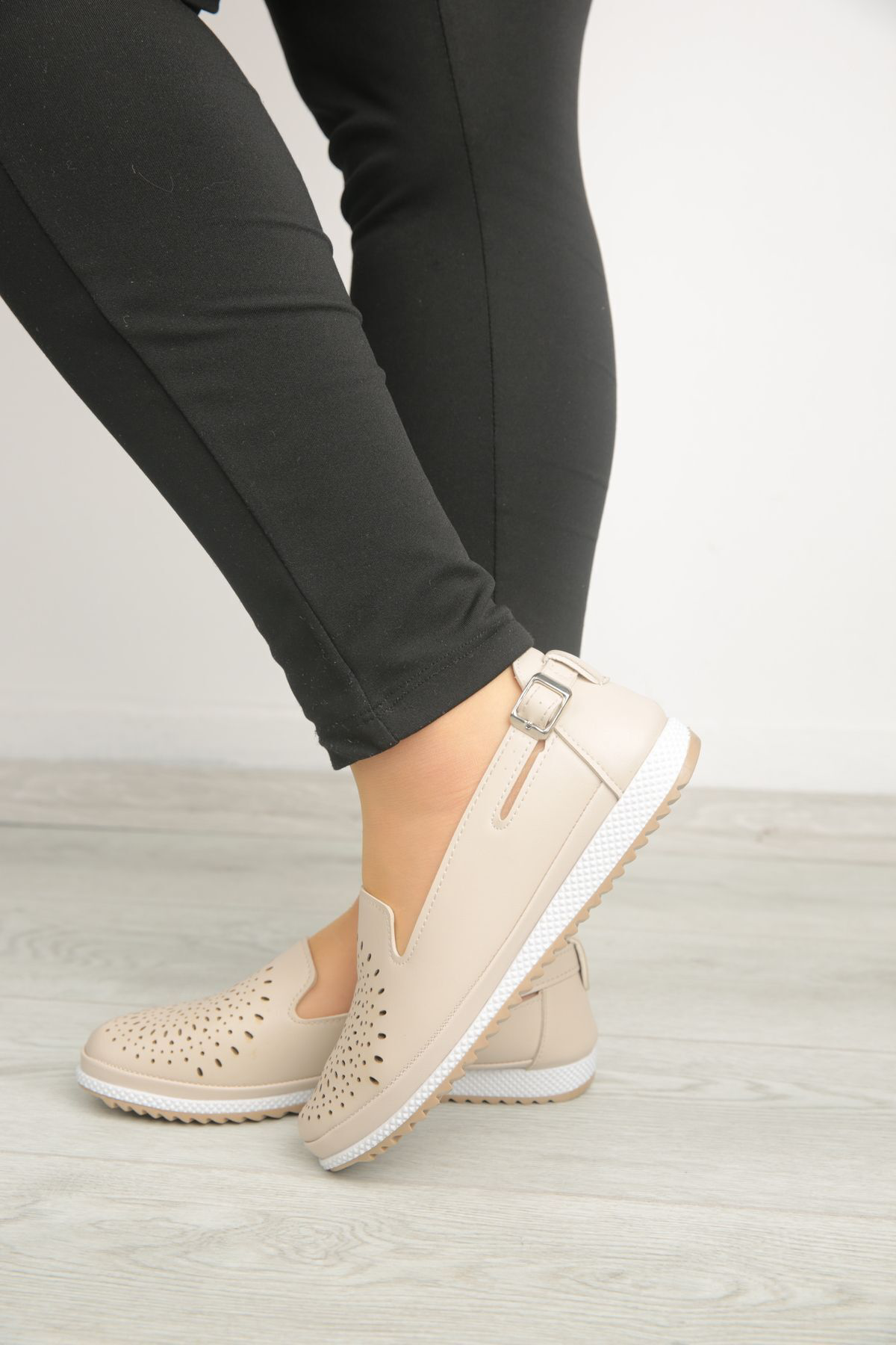 Nayad Bal Günlük Ortopedik Tabanlı Lazer Baskılı Delikli Cilt Kadın Babet A