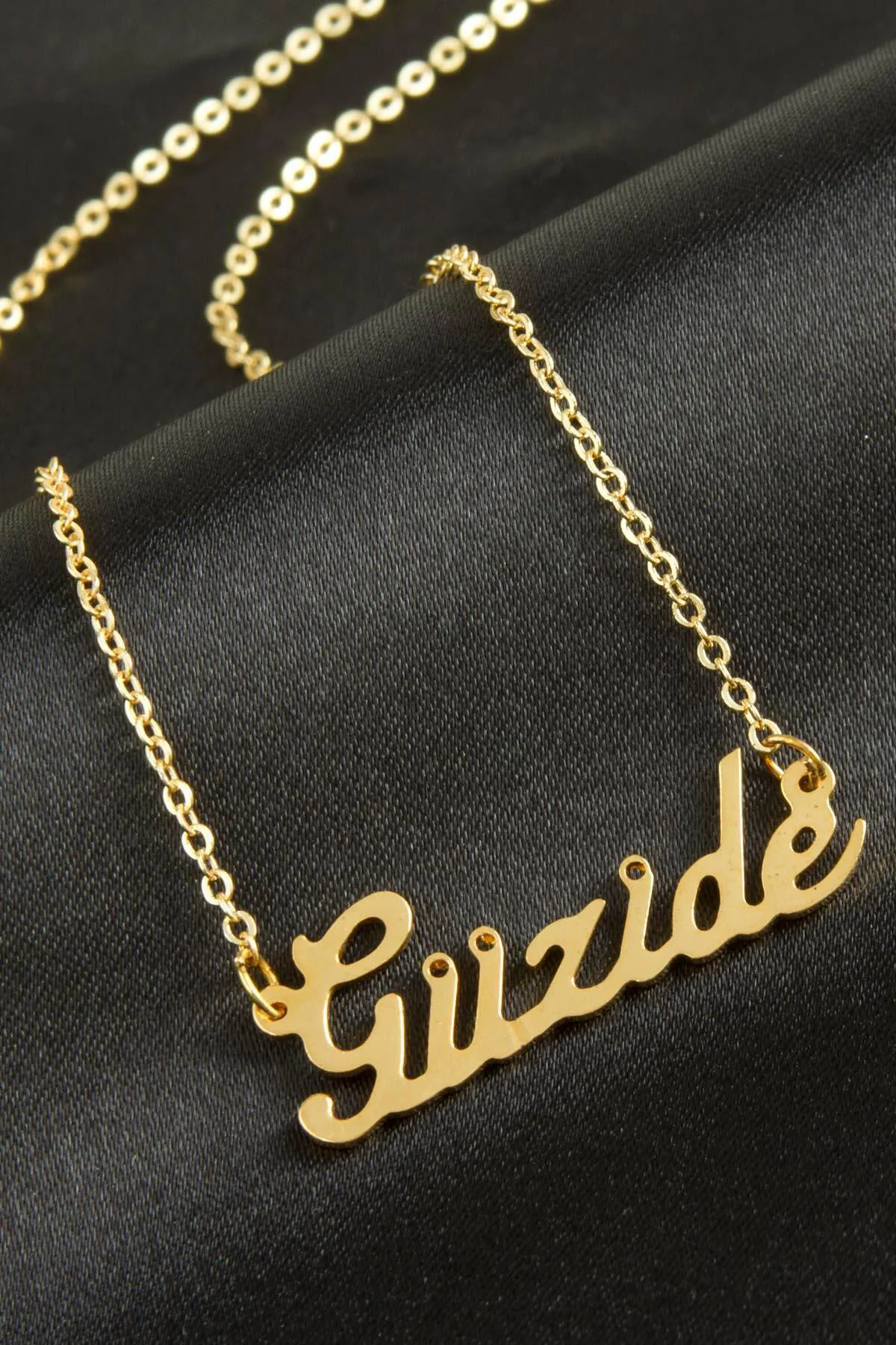 Güzide Isimli Kolye (Kişiye Özel) Güzide Isimli Kolye (Kişiye Özel)