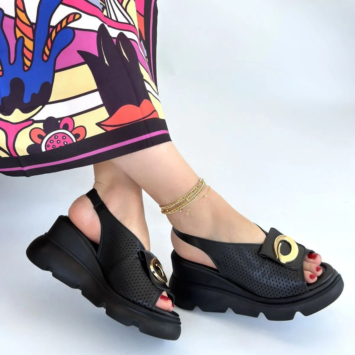 Gwon Siyah Cilt Dolgu Topuk Sandalet