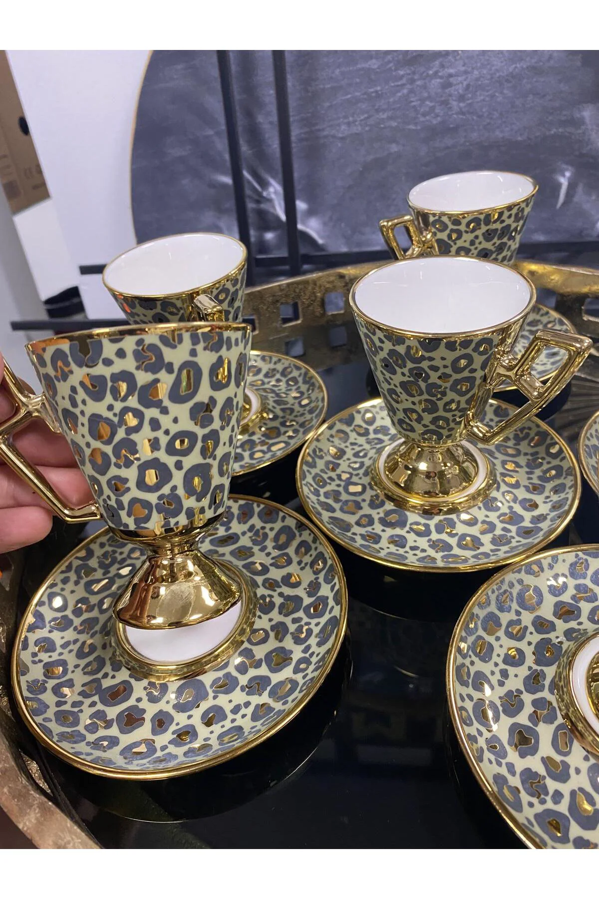 Haki Leopar Desen Ayaklı Porselen Fincan Takımı