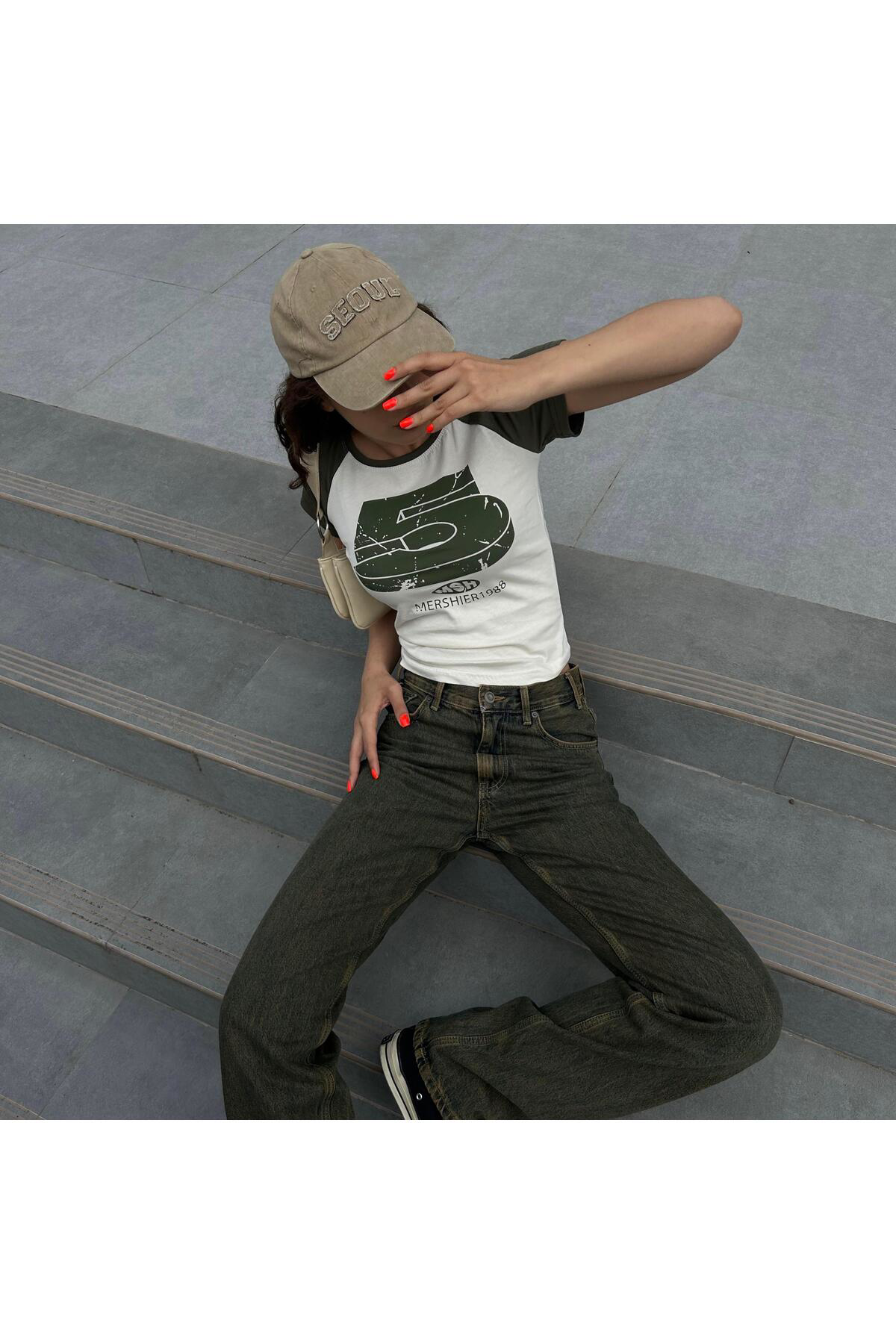 Haki Retro 5 Baskılı Kısa Kollu Crop