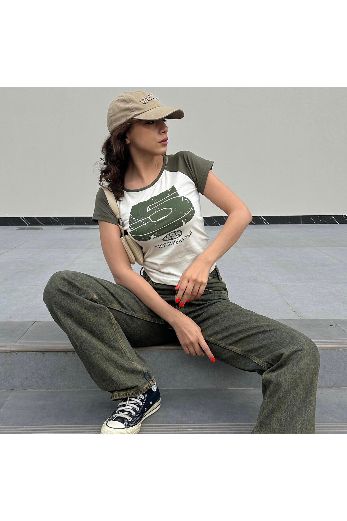 Haki Retro 5 Baskılı Kısa Kollu Crop