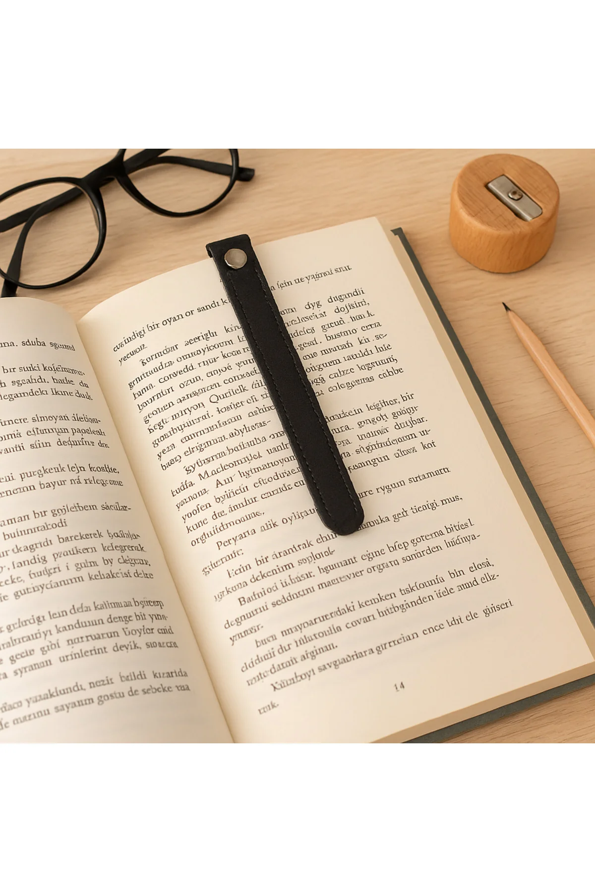 Hakiki Deri Kitap Ayracı – Siyah Renk – Şık Ve Dayanıklı Tasarım