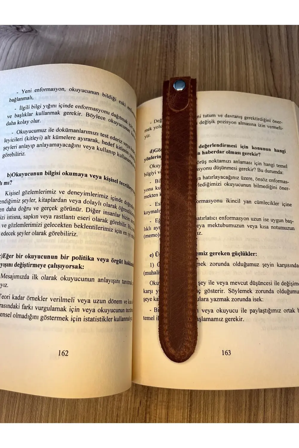 Hakiki Deri Kitap Ayracı – Taba Renk – Şık Ve Dayanıklı Tasarım