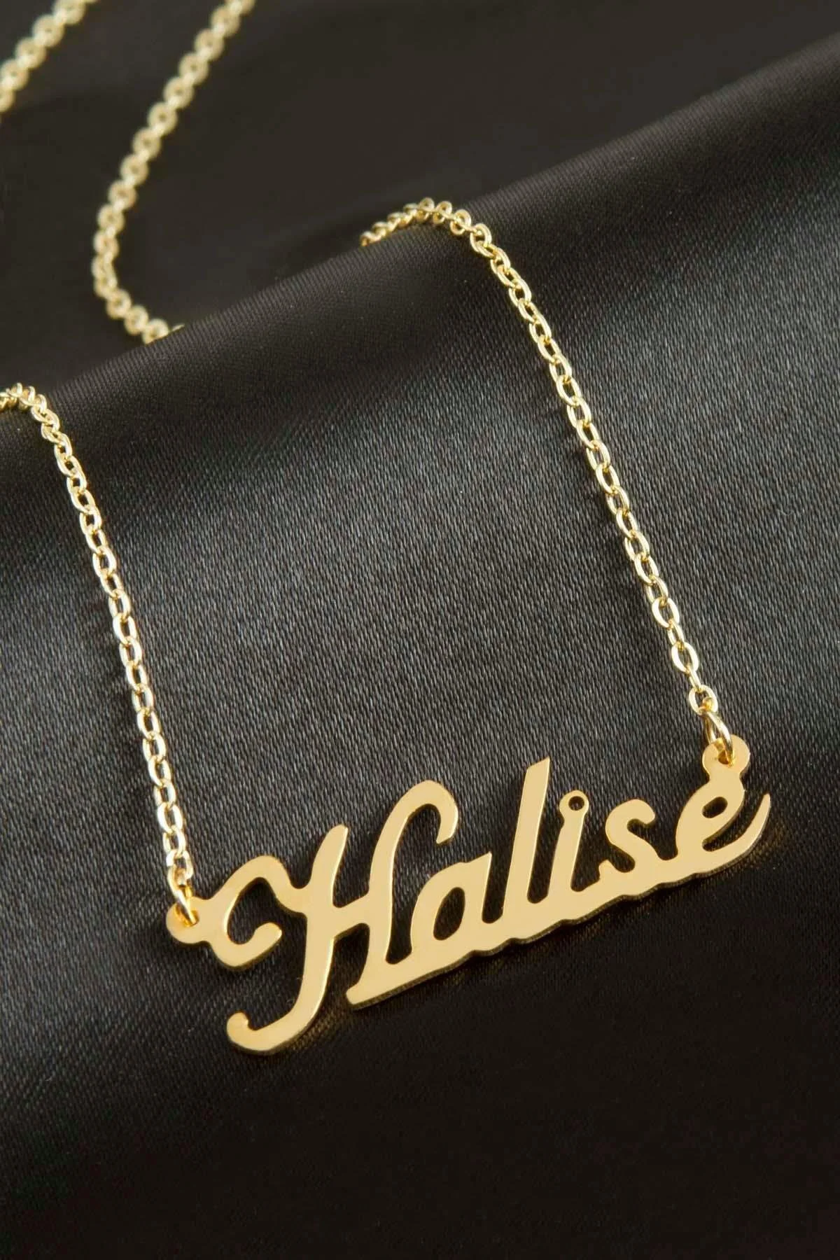 Halise İsimli Kolye (Kişiye Özel) Halise İsimli Kolye (Kişiye Özel)