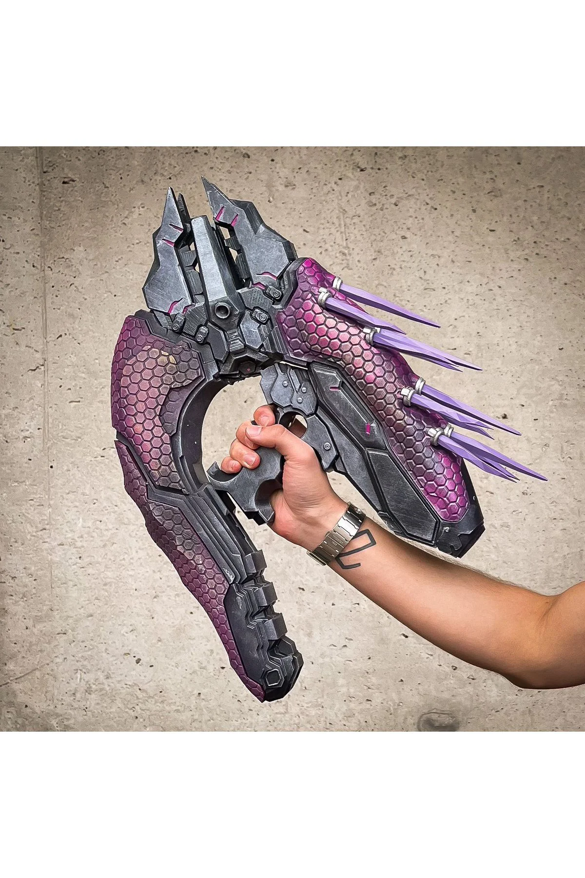 HALO NEEDLER PROP SİLAH FİGÜR BOYALI ( FİGÜRDÜR ÇALIŞMAZ )