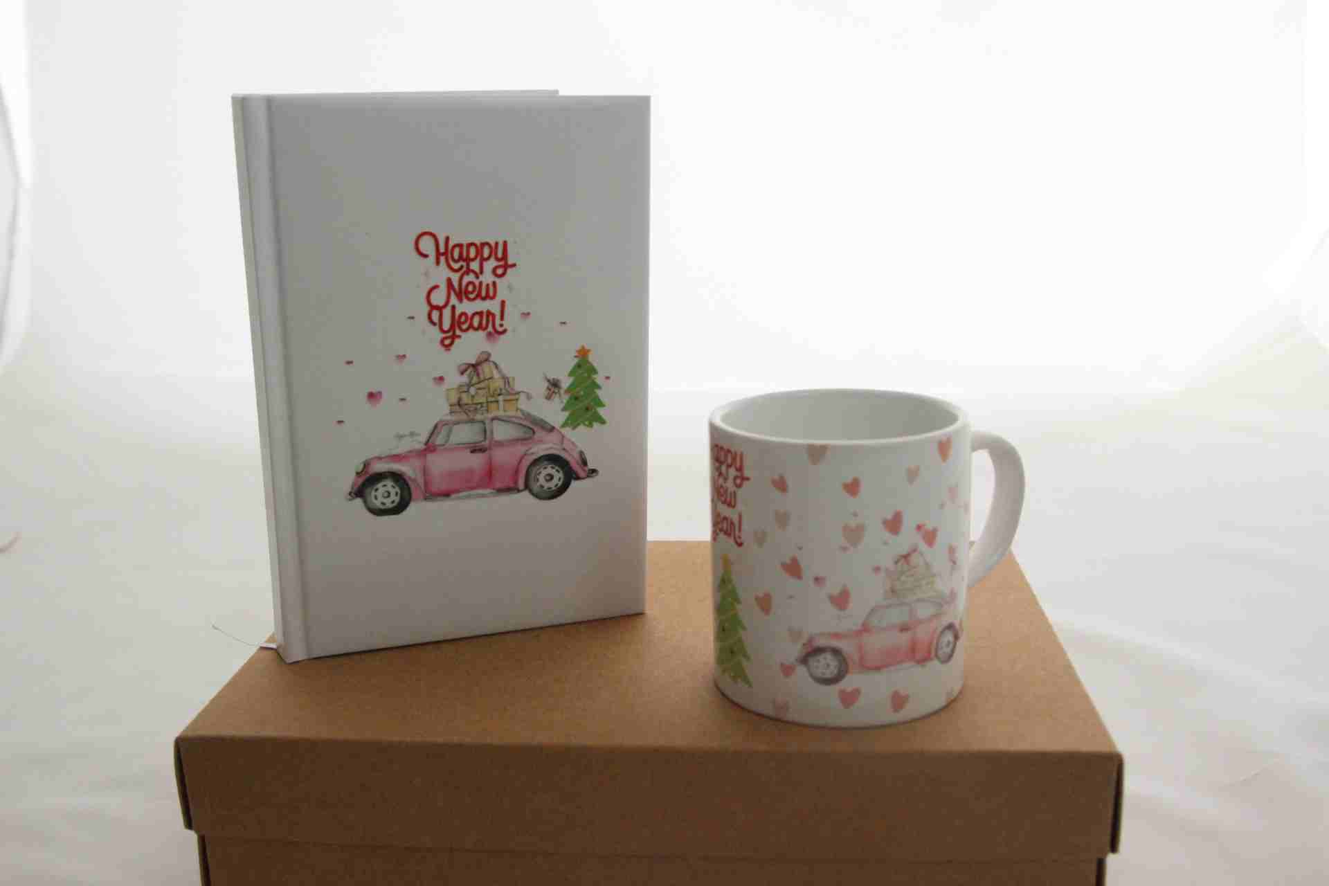 İhtiyaçavm Happy New Year Temalı Hediye Kutusu - Kupa Bardak Ve Baskılı Defter Hediye Seti