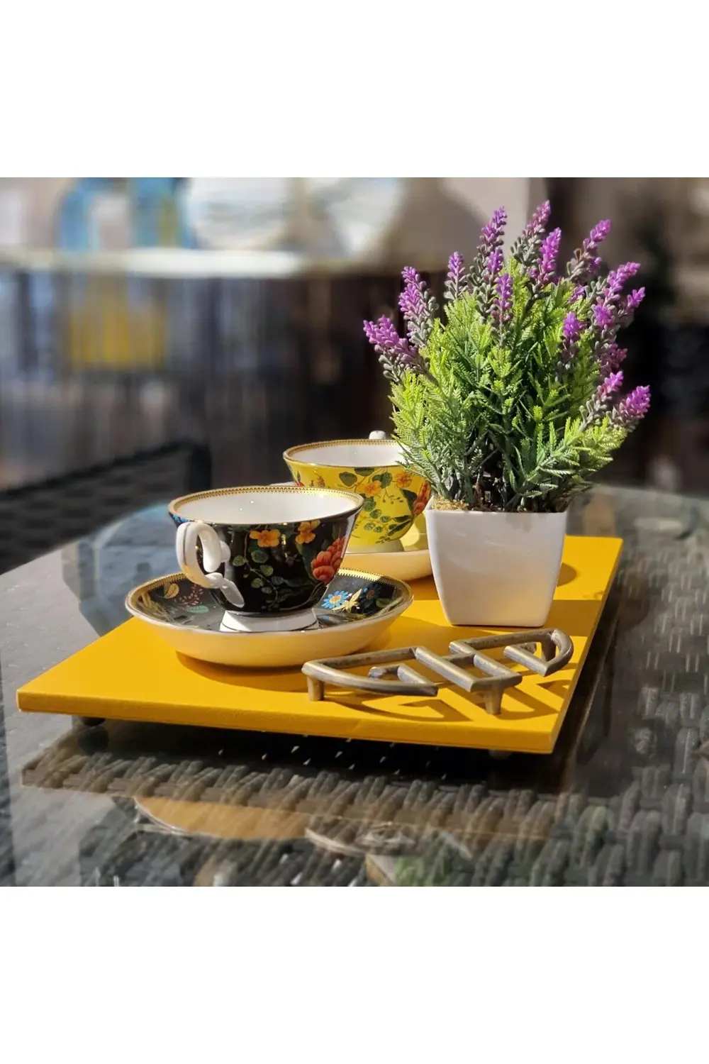 Harf Desen Hardal Sarısı Deri Kaplama Tepsi