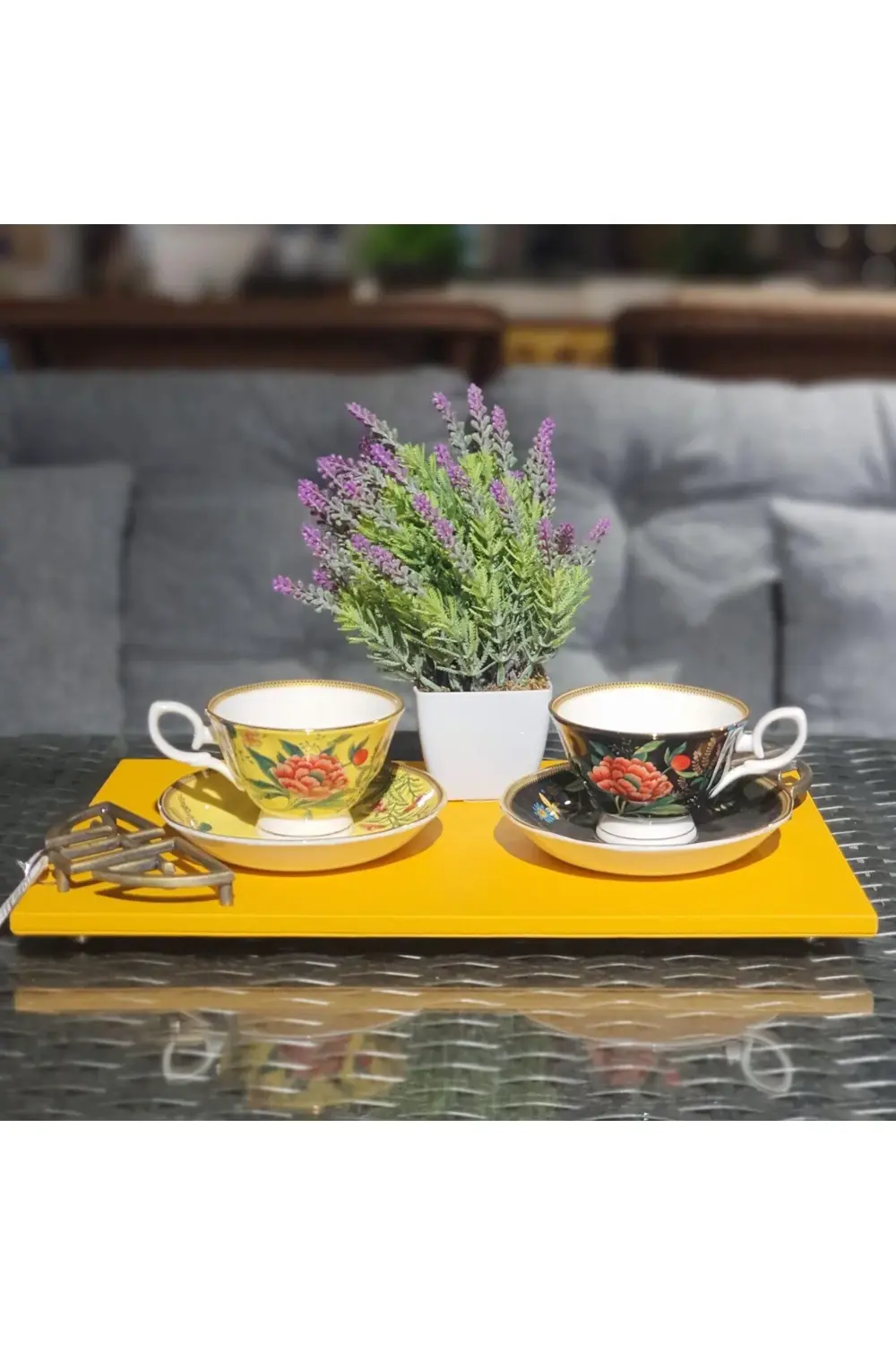 Harf Desen Hardal Sarısı Deri Kaplama Tepsi