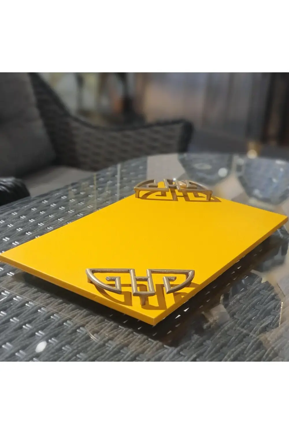 Harf Desen Hardal Sarısı Deri Kaplama Tepsi