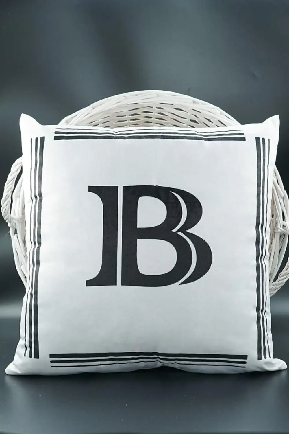 Harfli Kırlent Kılıfı Kadife 43X43 Cm Çift Taraflı B Harfi Kedi D