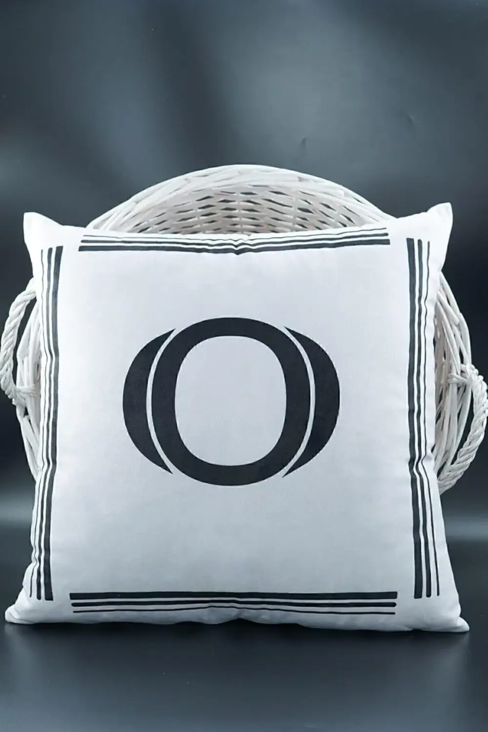 Harfli Kırlent Kılıfı Kadife 43X43 Cm Çift Taraflı O Harfi Kedi D