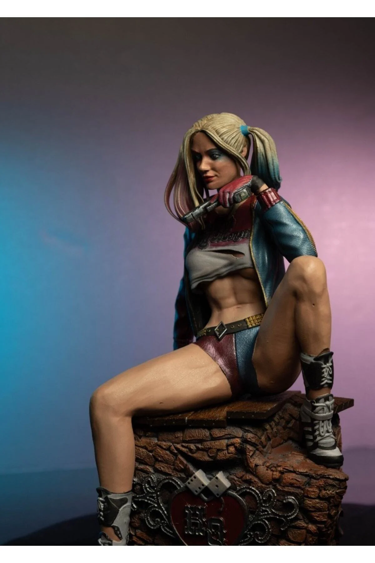 Harley Quinn Boyalı Figür 25 cm