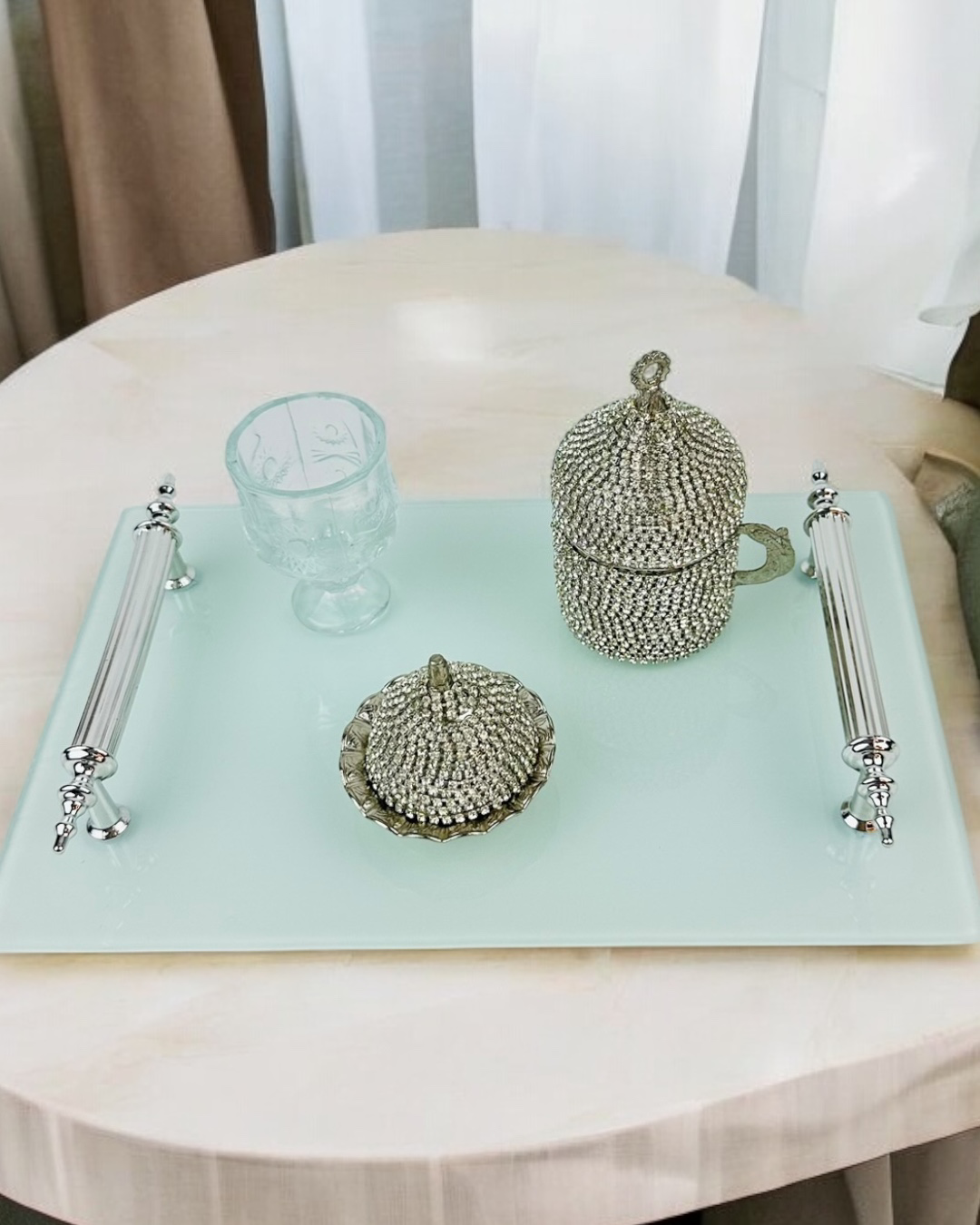 Harmonize Beyaz Söz Tepsisi ve Damat Kahve Fincanı Harmonize Beyaz Söz Tepsisi ve Damat Kahve Fincanı